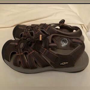 Keen Women's Brown Outdoor Waterproof Hiking Closed Toe Sandals Size 7